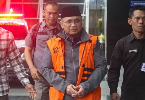 Tersangka kasus dugaan korupsi kuota haji dan penyelenggaraan ibadah haji Yaqut Cholil Qoumas tiba di Gedung Merah Putih KPK, Jakarta, Selasa (24/3/2026).