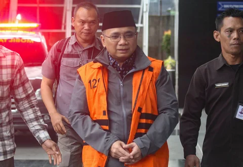 Tersangka kasus dugaan korupsi kuota haji dan penyelenggaraan ibadah haji Yaqut Cholil Qoumas tiba di Gedung Merah Putih KPK, Jakarta, Selasa (24/3/2026).