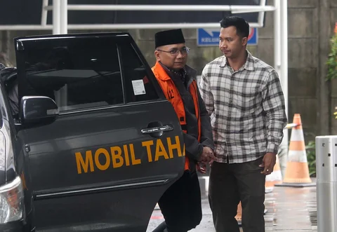 Tersangka kasus dugaan korupsi kuota haji dan penyelenggaraan ibadah haji Yaqut Cholil Qoumas tiba di Gedung Merah Putih KPK, Jakarta, Selasa (24/3/2026).