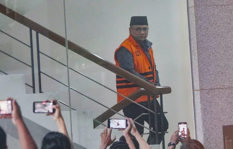 Tersangka kasus dugaan korupsi kuota haji dan penyelenggaraan ibadah haji Yaqut Cholil Qoumas tiba di Gedung Merah Putih KPK, Jakarta, Selasa (24/3/2026).