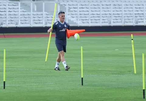 John Herdman saat memimpin sesi latihan kedua jelang FIFA Series 2026 di Stadion Madya, Gelora Bung Karno, Jakarta,  Selasa (24/03/2026) sore WIB.