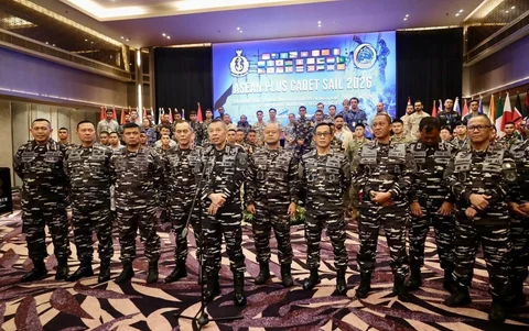 Asops Kasal Laksda TNI Yayan Sofiyan membuka kegiatan ASEAN Plus Cadet Sail 2026 di Surabaya,  Selasa (24/03/2026).