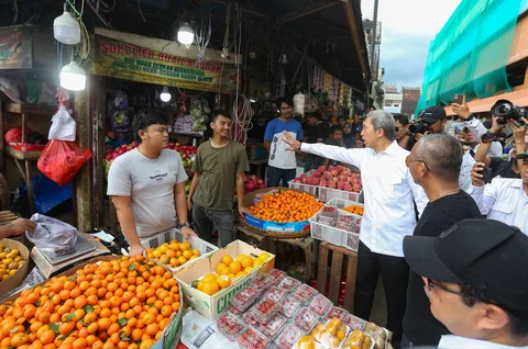 Wali Kota Bogor, Dedie A. Rachim saat melakukan penertiban pedagang kaki lima di  kawasan eks Pasar Bogor,  Rabu (25/03/2026).