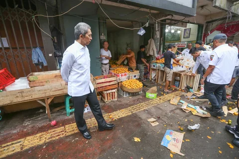 Wali Kota Bogor, Dedie A. Rachim saat melakukan penertiban pedagang kaki lima di  kawasan eks Pasar Bogor,  Rabu (25/03/2026).