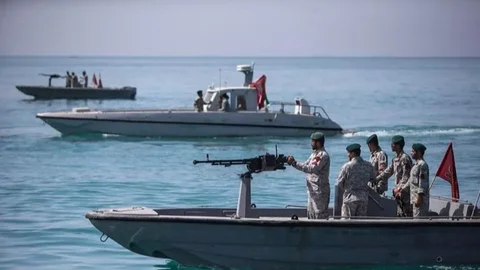 Menteri Luar Negeri Iran Abbas Araghchi secara tegas mendesak negara-negara regional untuk melakukan Iran Desak Usir Pasukan AS, menyusul meningkatnya ketegangan di Selat Hormuz dan kegagalan kerangka keamanan Washington.