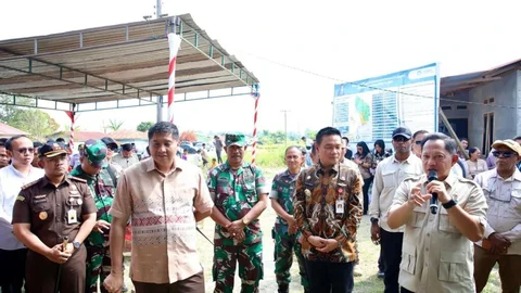 Mendagri Tito Karnavian bersama Menteri Perumahan dan Kawasan Permukiman (PKP) Maruarar Sirait Menteri Tinjau Program BSPS di Humbahas