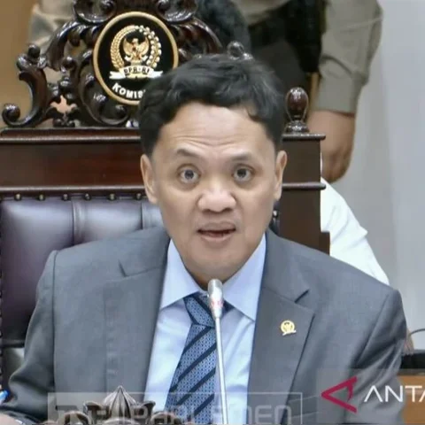 Komisi III DPR RI mengecam keras penyerangan air keras terhadap aktivis KontraS Andrie Yunus dan berjanji mengawal tuntas Kasus Penyerangan Aktivis KontraS ini, menuntut penanganan cepat serta profesional dari kepolisian.