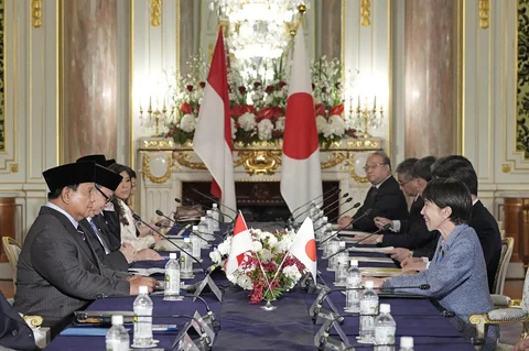 Presiden Prabowo Subianto  beserta para menteri  dan Perdana Menteri Jepang Sanae Takaichi mengadakan pembicaraan di Wisma Akasaka di Tokyo,  Jepang, Selasa, (31/03/2026).