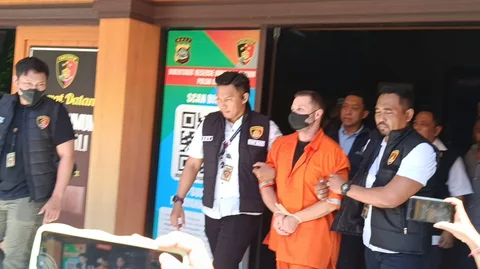 Polisi Minta Imigrasi Cekal 2 Rekan Bos Mafia Skotlandia