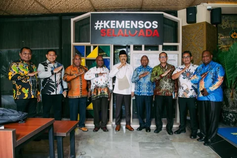 Menteri Sosial Saifullah Yusuf (Gus Ipul) menerima Gubernur Papua Barat Dominggus Mandacan beserta jajarannya