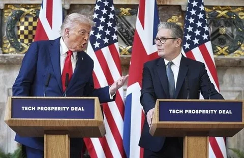 Presiden AS Donald Trump dan PM Inggris Keir Starmer di London pada 18 September 2025. (Dok. AP/Evan Vucci)