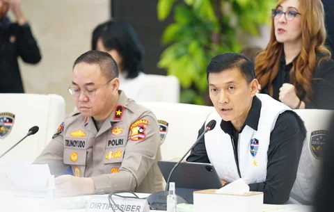Dirtipidsiber Bareskrim Polri Himawan Bayu Aji saat konferensi pers di Gedung Awaloedin Djamin Bareskrim Polri, Jakarta, Kamis (05/3/2026).