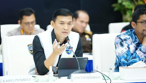 Dirtipidsiber Bareskrim Polri Himawan Bayu Aji saat konferensi pers di Gedung Awaloedin Djamin Bareskrim Polri, Jakarta, Kamis (05/3/2026).