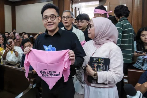 Para terdakwa kasus dugaan dugaan penghasutan terkait demonstrasi yang berujung kerusuhan antara 25-30 Agustus 2025 yakni: Delpedro Marhaen Rismansyah, Khariq Anhar, Muzaffar Salim dan Syahdan Husein di Pengadilan Negeri Jakarta Pusat di Jakarta,  Jumat (06/03/2026).