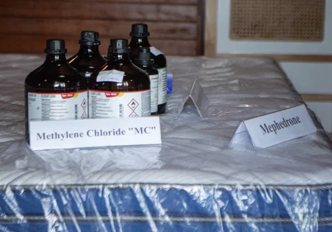 Bukti-bukti pada  laboratorium yang memproduksi narkoba sintetis mephedrone  di Gianyar, Bali, Sabtu (07/03/2026).