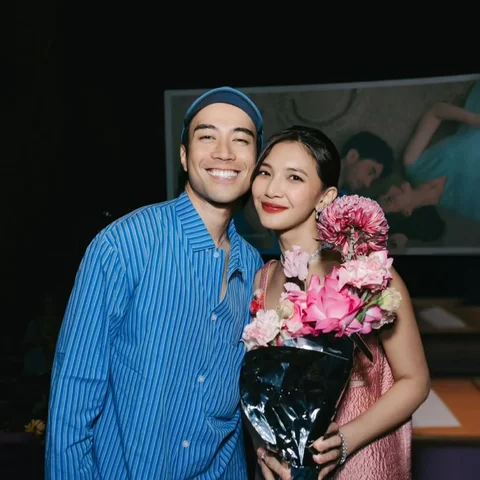 5 Potret Romantis Vidi Aldiano dan Sheila Dara di Berbagai Momen, Bikin Baper Penggemar