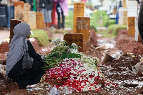 Pemakaman penyanyi sekaligus penulis lagu Vidi Aldiano di Tempat Pemakaman Umum (TPU) Tanah Kusir, Jakarta Selatan, Minggu (08/03/2026).