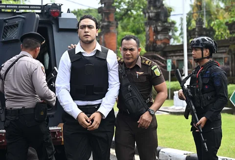 Warga negara Australia Mevlut Coskun tiba untuk mengikuti sidang vonis di Pengadilan Distrik Denpasar, Bali, Indonesia, Senin (9/3/2026).