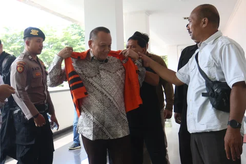 Terdakwa kasus dugaan tindak pidana pencucian uang (TPPU) Nurhadi saat  mengikuti sidang vonis di Pengadilan Tipikor, Jakarta,  Rabu (01/04/2026).