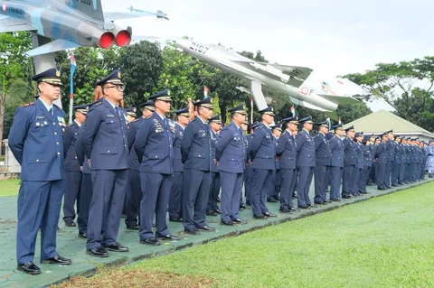 Upacara peringatan HUT ke-80 TNI Angkatan Udara di Makoopsudnas, Halim Perdanakusuma, Jakarta Timur, Kamis (9/4/2026).