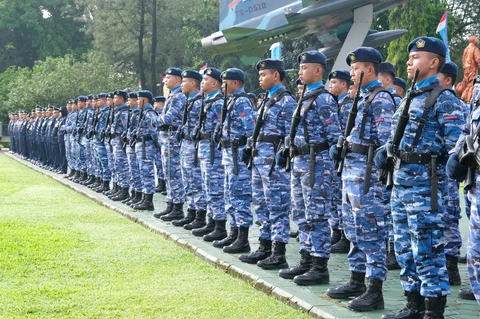 Upacara peringatan HUT ke-80 TNI Angkatan Udara di Makoopsudnas, Halim Perdanakusuma, Jakarta Timur, Kamis (9/4/2026).