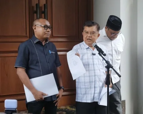 Mantan Wakil Presiden Jusuf Kalla (JK) membantah keras tudingan dirinya mendanai pihak-pihak yang mempersoalkan keaslian ijazah Presiden Jokowi dan akan menempuh jalur hukum ke Bareskrim Polri.
