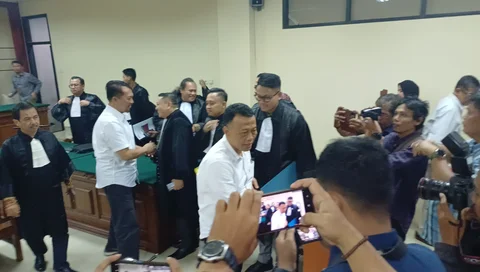 Sidang Perdana Sugiri, Dijerat Pasal Suap dan Gratifikasi