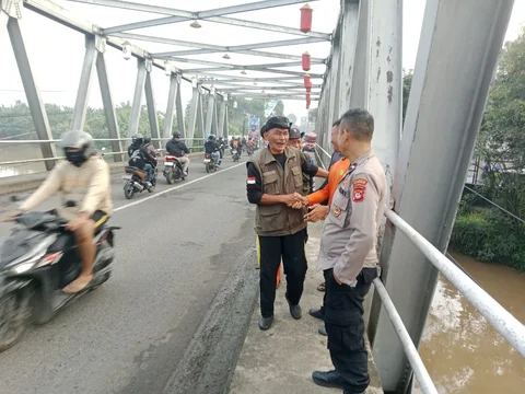 Suami di Bandung Terjatuh dan Hilang di Sungai Citarum