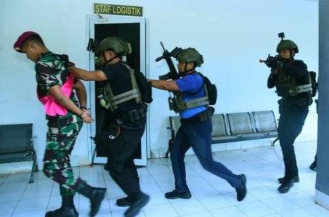 Simulasi kesiapsiagaan prajurit Korps Marinir di Mako Pasmar 1, Cilandak, Jakarta Selatan, Minggu (12/04)/2026.