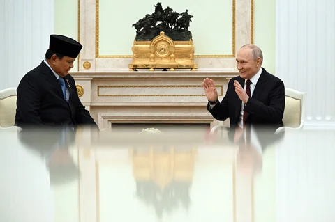 Presiden Indonesia Prabowo Subianto saat melakukan pertemuan dengan Presiden Rusia Vladimir Putin di Kremlin, Moskow, Senin (13/04/2026).