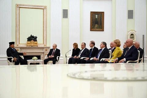Presiden Indonesia Prabowo Subianto saat melakukan pertemuan dengan Presiden Rusia Vladimir Putin di Kremlin, Moskow, Senin (13/04/2026).