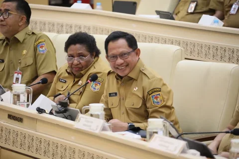 Mendagri Tito Karnavian saat RDP terkait Otsus Papua, Otsus Aceh dan Keistimewaan DIY di Komisi II DPR RI