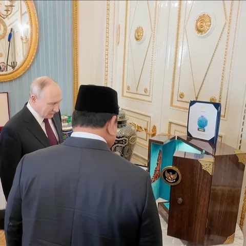 Prabowo Beri Cendera Mata Buat Putin