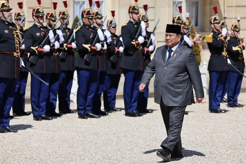 Presiden Prabowo Subianto tiba untuk bertemu Presiden Prancis di Istana Kepresidenan Elysee di Paris, Selasa (14/04/2026).