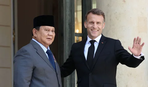 Presiden Prabowo Subianto disambut Presiden Prancis Emmanuel Macron di Istana Kepresidenan Elysee di Paris, Selasa (14/04/2026).