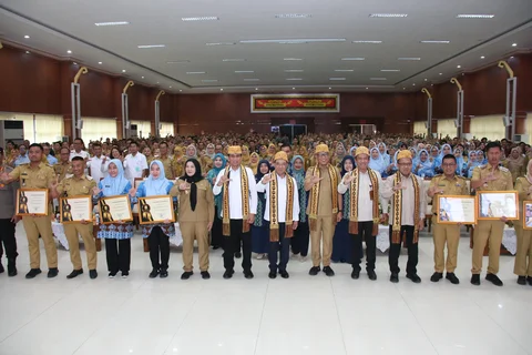 Wamendagri Akhmad Wiyagus saat menghadiri kegiatan Penguatan Komitmen dan Aksi Nyata Penanggulangan Tuberkulosis di Kantor Pemkot Bandar Lampung