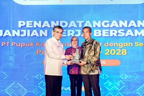 Disaksikan Menaker Yassierli, Pupuk Kaltim dan SP KKPKT Teken PKB 2026&ndash;2028