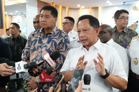 Mendagri Tito Karnavian usai Rapat Persiapan Pembangunan dan Rehabilitasi Rumah Layak Huni di 6 Provinsi di Wilayah Papua