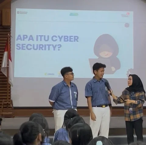Program CyberHeroes bertujuan untuk membantu generasi muda memahami risiko di ruang digital sekaligus membangun perilaku berinternet yang aman, bijak, dan bertanggung jawab.