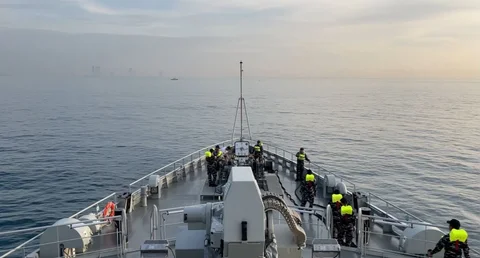 KRI Canopus 936 sandar di dermaga Lagos Nigeria dalam rangka pelayaran internasional Rabu, (01/04/2026).