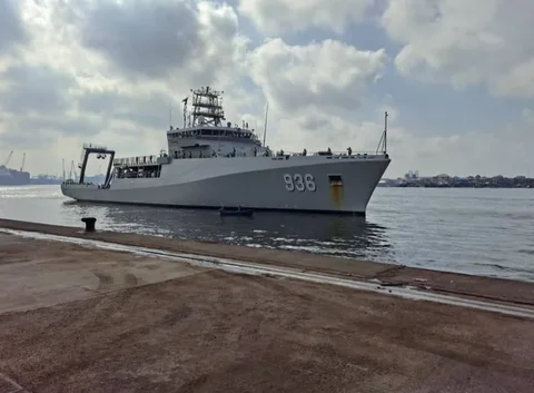 KRI Canopus 936 sandar di dermaga Lagos Nigeria dalam rangka pelayaran internasional Rabu, (01/04/2026).