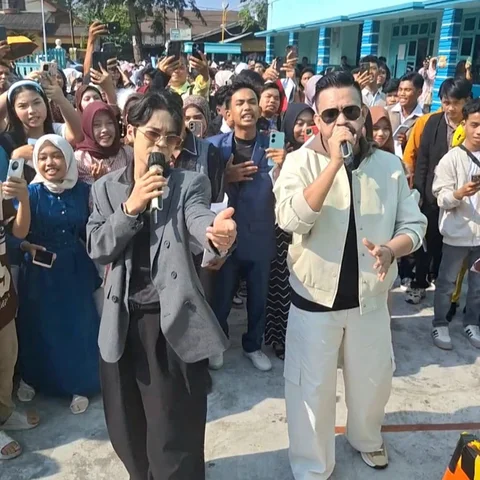 Fildan dan Arbil DA7 Tampil Menghibur Peserta Audisi D'Academy 8 Kota Medan