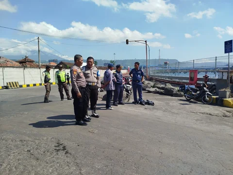 Penumpang Tercebur di Perairan Selat Bali, Diduga Terpleset Saat di Kapal