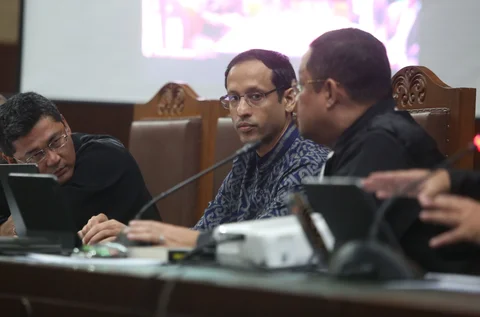 Terdakwa kasus dugaan korupsi pengadaan Chromebook dalam program digitalisasi pendidikan di Kemendikbudristek Nadiem Makarim saat menghadiri  sidang lanjutan di Pengadilan Tipikor, Jakarta, Senin (20/04/2026).