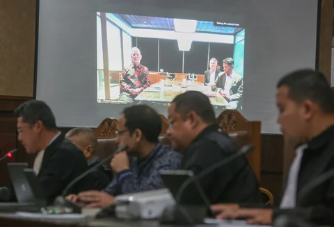 Tiga  petinggi Google dari Singapura saat menjadi saksi persidangan  secara virtualdi di Pengadilan Tipikor, Jakarta, Senin (20/04/2026).