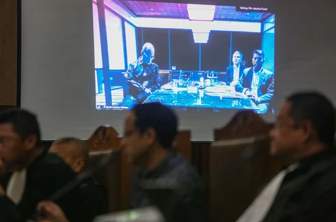 Tiga  petinggi Google dari Singapura saat menjadi saksi persidangan  secara virtualdi di Pengadilan Tipikor, Jakarta, Senin (20/04/2026).