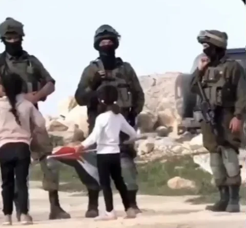 Momen Tiga Tentara Israel Dibuat Tak Berkutik di Depan Dua Bocil Palestina, Aksinya Jadi Sorotan