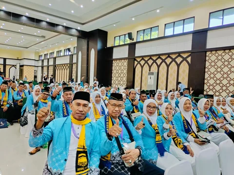 Jemaah haji termuda dari Makassar Husnul Khulqy Akhwan