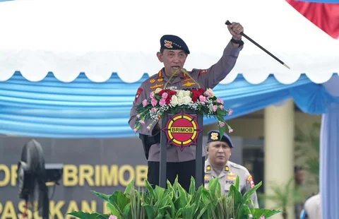 Kapolri Jenderal Polisi Listyo Sigit Prabowo memimpin apel pembukaan Rakernis Korps Brimob Polri 2026 di Mako Korbrimob Kelapadua Depok Jawa Barat Selasa (21/04/2026).