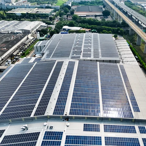 <p>WINGS Group memasang Pembangkit Listrik Tenaga Surya (PLTS) Atap berkapasitas total 36 megawatt peak (MWp) di delapan pabrik yang tersebar di DKI Jakarta. (Dok WINGS)</p>